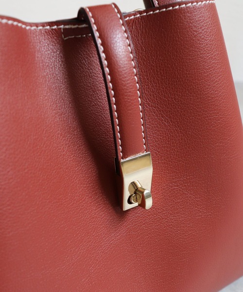 MIAN （ミアン）の「ひねり金具トートバッグ（トートバッグ・レディース・アイボリー/ブラック/ブラウン・FREE）」の6枚目の写真