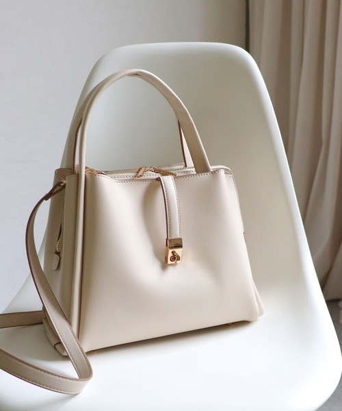 MIAN （ミアン）の「ひねり金具トートバッグ（トートバッグ・レディース・アイボリー/ブラック/ブラウン・FREE）」の21枚目の写真