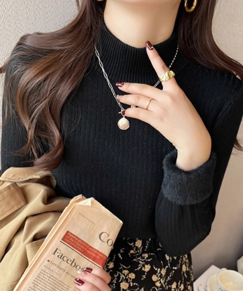 COCOMOMO（ココモモ）の「裏起毛ふわもちニット ハイネック リブニット 裏起毛 ニット トップス（ニット/セーター・レディース・グレー/ブラック/ベージュ/ホワイト/ダークブラウン/ダークグレー/ブルーグリーン/ワインレッド・FREE）」の21枚目の写真