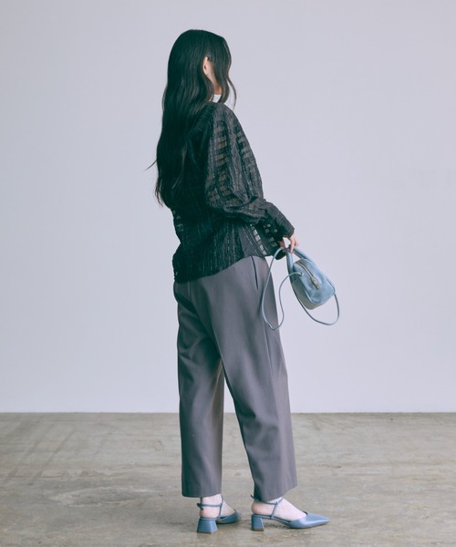 EN NEUME(エンノイム)の「Belted Tuck Wide Pants(スラックス・レディース・ネイビー/ブラック/グレー・1/0)」の7枚目の写真