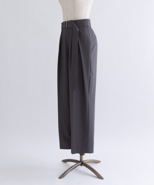 EN NEUME(エンノイム)の「Belted Tuck Wide Pants(スラックス・レディース・ネイビー/ブラック/グレー・1/0)」の12枚目の写真