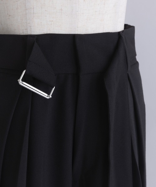 EN NEUME(エンノイム)の「Belted Tuck Wide Pants(スラックス・レディース・ネイビー/ブラック/グレー・1/0)」の18枚目の写真