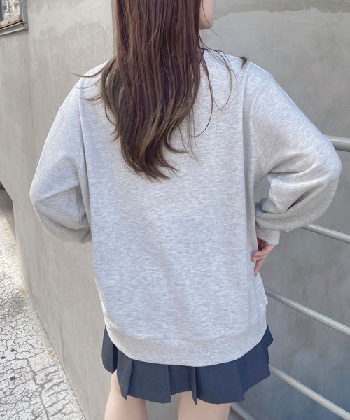 INGNI（イング）の「花刺しゅうクルーネックスウェットプルオーバー（スウェット・レディース・スミクロ/ネイビー/オートミール・M）」の14枚目の写真