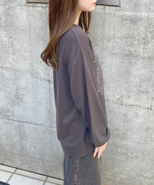 INGNI（イング）の「花刺しゅうクルーネックスウェットプルオーバー（スウェット・レディース・スミクロ/ネイビー/オートミール・M）」の7枚目の写真