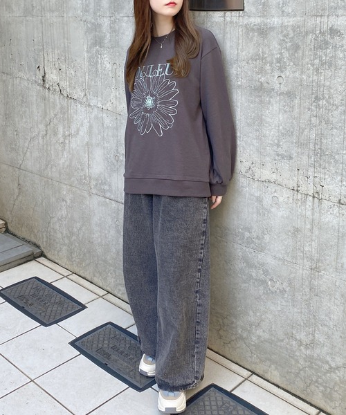INGNI（イング）の「花刺しゅうクルーネックスウェットプルオーバー（スウェット・レディース・スミクロ/ネイビー/オートミール・M）」の9枚目の写真