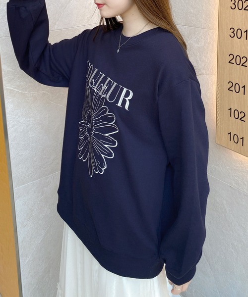 ✨希少✨　コーチ 小花　刺繍　クルーネックトレーナー　スウェット　Mサイズ NO NEED トレーナー スウェット 袖フラワー刺繍 クルーネック