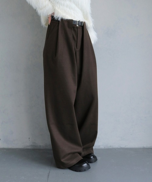 cheriella(シェリエラ)の「【cheriella】ベルト付きタックワイドパンツ(その他パンツ・レディース・ブラウン/グレー/ブラック・M)」の1枚目の写真