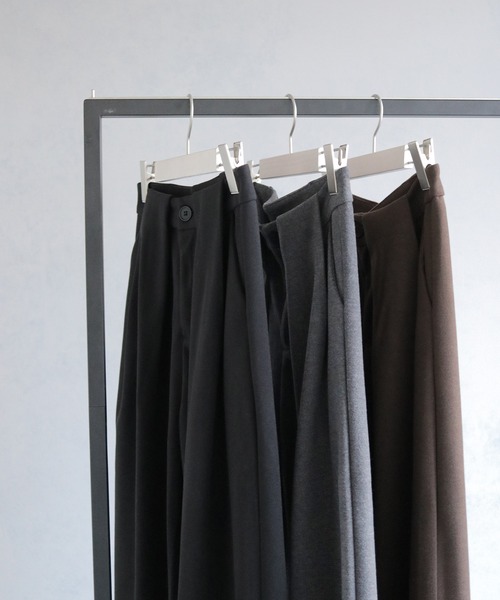 cheriella(シェリエラ)の「【cheriella】ベルト付きタックワイドパンツ(その他パンツ・レディース・ブラウン/グレー/ブラック・M)」の4枚目の写真