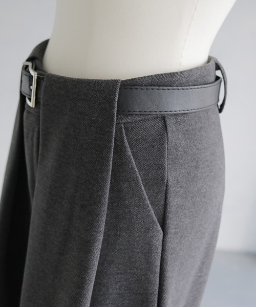 cheriella(シェリエラ)の「【cheriella】ベルト付きタックワイドパンツ(その他パンツ・レディース・ブラウン/グレー/ブラック・M)」の8枚目の写真