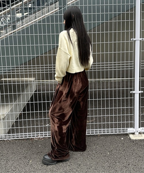 【LVEU.】ベロアワイドパンツ / ボトムス パンツ ベロア ワイド ストレート 光沢 ブラック グレー ブラウン（その他パンツ）｜LVEU.（ラブユ.）
