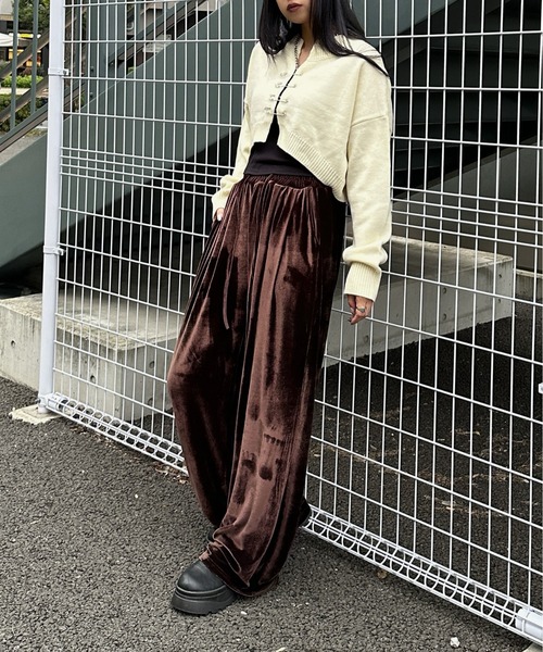 【LVEU.】ベロアワイドパンツ / ボトムス パンツ ベロア ワイド ストレート 光沢 ブラック グレー ブラウン（その他パンツ）｜LVEU.（ラブユ.）