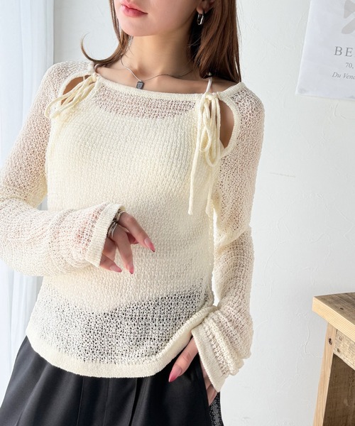 mily bilet(ミウィビレット)の「【mily bilet】大人かわいい肌見せを叶える。プレートデザイン前後2WAYメッシュ編み肩リボンニットプルオーバー(長袖)(ニット/セーター・レディース・アイボリー/ブラック/ブラウン・X-LARGE/SMALL/MEDIUM/LARGE)」の7枚目の写真