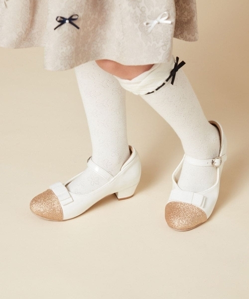 a.v.v（アーヴェヴェ）の「[18-20cm][CEREMONY STYLE]リボンヒールパンプス（パンプス・キッズ・ブラック/ホワイト・19/20/18）」の3枚目の写真