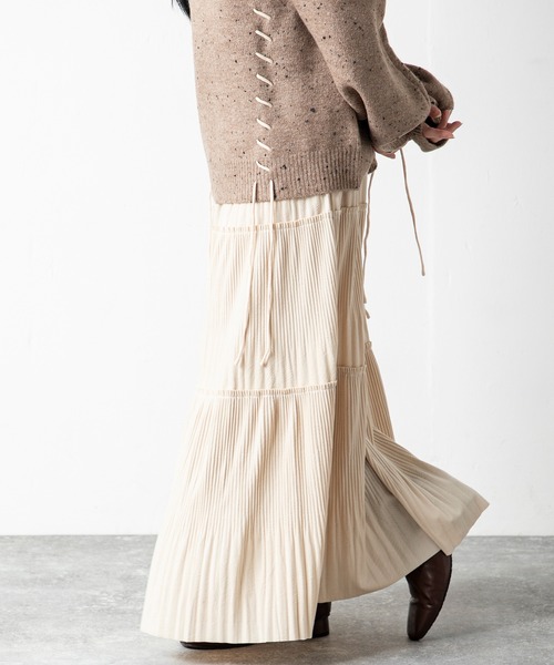 MILLION CARATS（ミリオンカラッツ）の「ベロアプリーツスカート（スカート・レディース・オフホワイト/ブラック/ブラウン・FREE）」の18枚目の写真