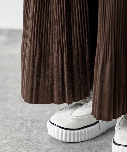 MILLION CARATS（ミリオンカラッツ）の「ベロアプリーツスカート（スカート・レディース・オフホワイト/ブラック/ブラウン・FREE）」の9枚目の写真