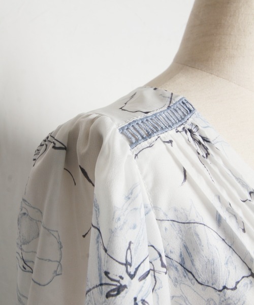 tocco closet(トッコ クローゼット)の「コルセット風ピンタックシャーリングフラワープリントワンピース(ワンピース・レディース・ピンク/ブラック・M)」の10枚目の写真