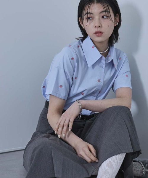 miette(ミエット)の「アソート刺繍半袖シャツ(シャツ/ブラウス・レディース・オフホワイト/ブルー/ライトベージュ・FREE)」の10枚目の写真