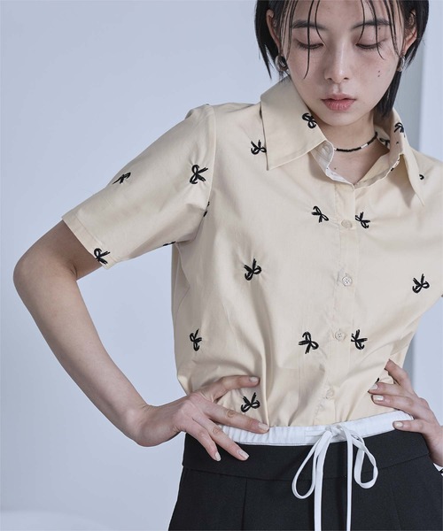 miette(ミエット)の「アソート刺繍半袖シャツ(シャツ/ブラウス・レディース・オフホワイト/ブルー/ライトベージュ・FREE)」の5枚目の写真