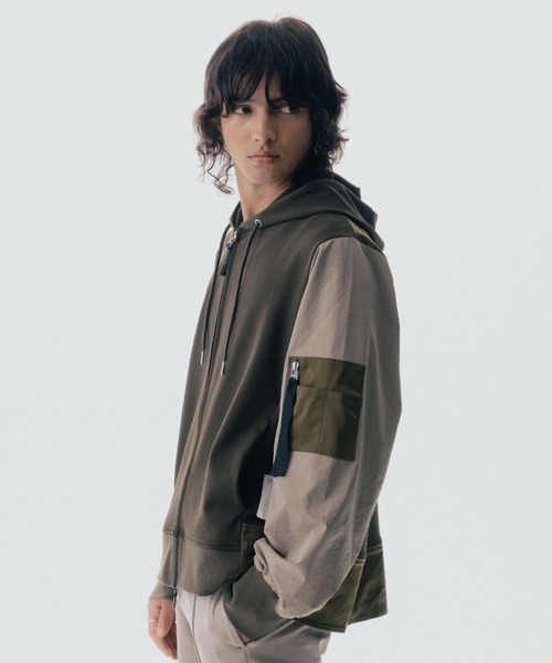 ROYAL FLASH(ロイヤルフラッシュ)の「Maison ULA/メゾン ウラ/ミリタリーフーディ(パーカー・メンズ・ブラック/カーキ・1/2)」の4枚目の写真