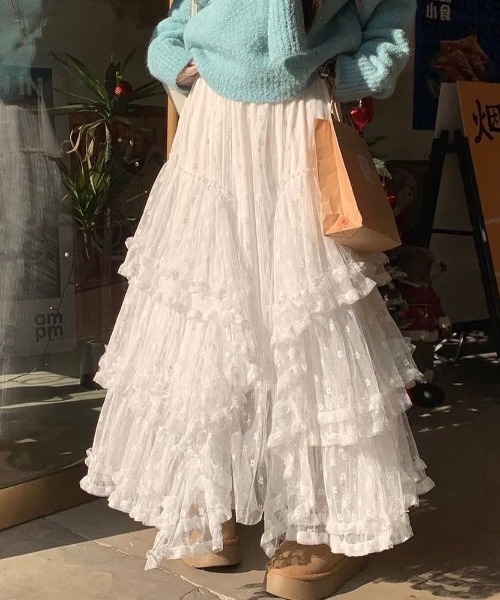 gossip!ロサンゼルス(ゴシップロサンゼルス)の「【低身長F/高身長Lサイズあり】 ティアードレースフリル ボリューム ロングスカート 【韓国ファッションフェミニン定番】(スカート・レディース・ホワイト/ブラック/ベージュ・FREE/L)」の4枚目の写真