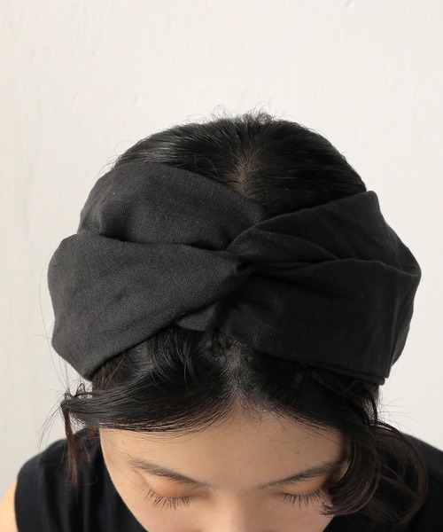 emesuelee（エメスーリー）の「コットンリネン ヘアバンド（ヘアバンド・レディース・モカ/ブラック系1/ブラック・フリー）」の13枚目の写真