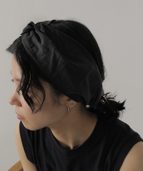 emesuelee（エメスーリー）の「コットンリネン ヘアバンド（ヘアバンド・レディース・モカ/ブラック系1/ブラック・フリー）」の8枚目の写真