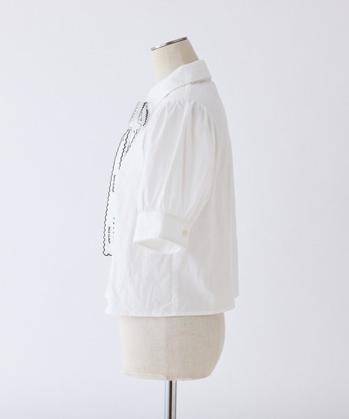 one after another NICE CLAUP(ワンアフターアナザーナイスクラップ)の「ロゴボウタイレースブラウス(シャツ/ブラウス・レディース・ホワイト/ネイビー系/ブルー・FREE)」の5枚目の写真