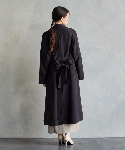 AIMER(エメ)の「ストレッチダブルクロスラップトレンチコート(トレンチコート・レディース・ベージュ/チャコールグレー・MEDIUM)」の10枚目の写真