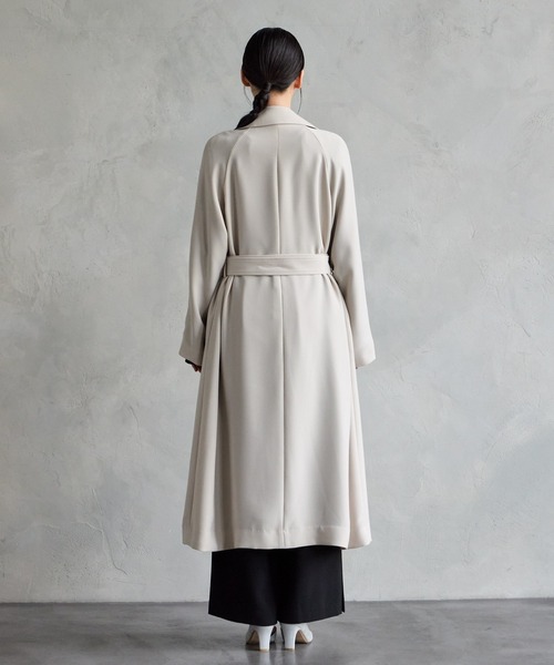 AIMER(エメ)の「ストレッチダブルクロスラップトレンチコート(トレンチコート・レディース・ベージュ/チャコールグレー・MEDIUM)」の13枚目の写真
