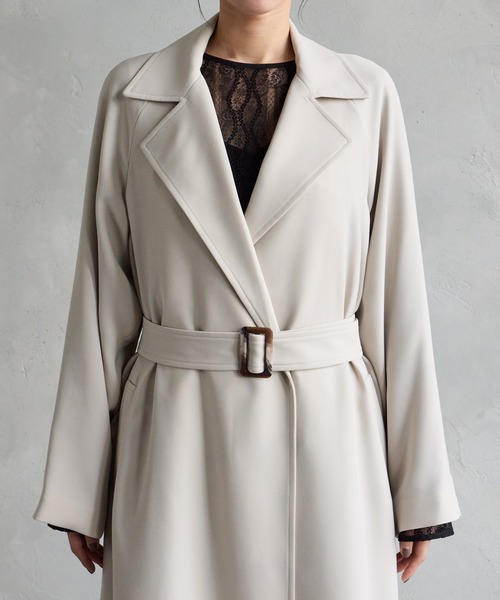 AIMER(エメ)の「ストレッチダブルクロスラップトレンチコート(トレンチコート・レディース・ベージュ/チャコールグレー・MEDIUM)」の14枚目の写真