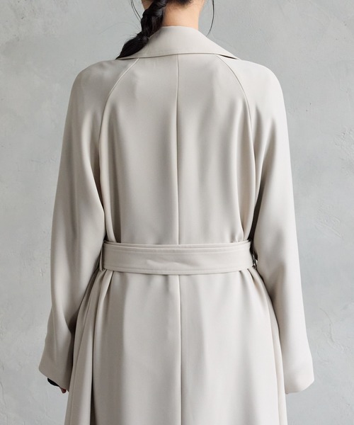 AIMER(エメ)の「ストレッチダブルクロスラップトレンチコート(トレンチコート・レディース・ベージュ/チャコールグレー・MEDIUM)」の15枚目の写真