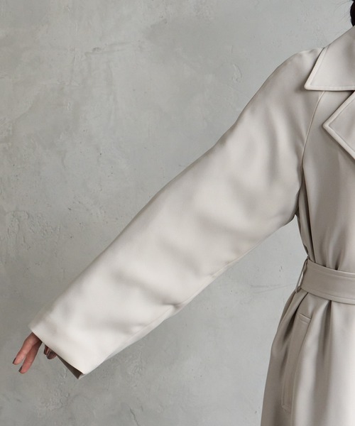 AIMER(エメ)の「ストレッチダブルクロスラップトレンチコート(トレンチコート・レディース・ベージュ/チャコールグレー・MEDIUM)」の16枚目の写真