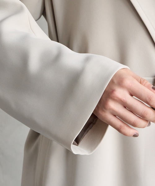 AIMER(エメ)の「ストレッチダブルクロスラップトレンチコート(トレンチコート・レディース・ベージュ/チャコールグレー・MEDIUM)」の17枚目の写真