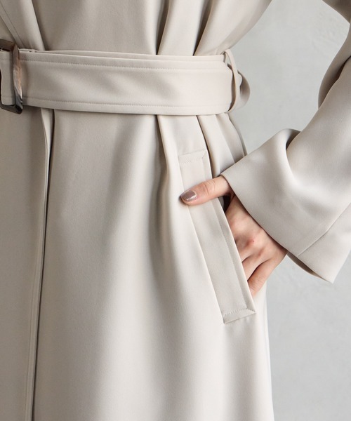 AIMER(エメ)の「ストレッチダブルクロスラップトレンチコート(トレンチコート・レディース・ベージュ/チャコールグレー・MEDIUM)」の18枚目の写真