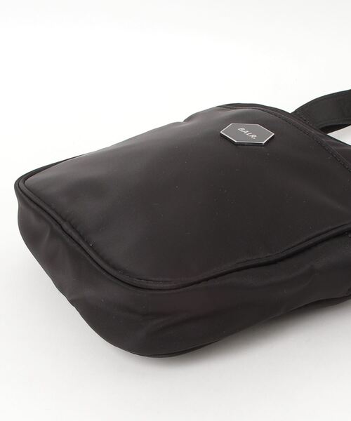 BALR.（ボーラー）の「[BALR./ボーラー] ヘキサゴンロゴ クラシックメッセンジャーバッグ（ショルダーバッグ・レディース・ブラック・F）」の3枚目の写真