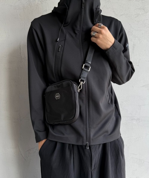 BALR.（ボーラー）の「[BALR./ボーラー] ヘキサゴンロゴ クラシックメッセンジャーバッグ（ショルダーバッグ・レディース・ブラック・F）」の7枚目の写真