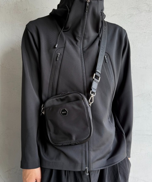 BALR.（ボーラー）の「[BALR./ボーラー] ヘキサゴンロゴ クラシックメッセンジャーバッグ（ショルダーバッグ・レディース・ブラック・F）」の8枚目の写真