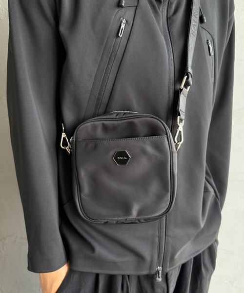 BALR.（ボーラー）の「[BALR./ボーラー] ヘキサゴンロゴ クラシックメッセンジャーバッグ（ショルダーバッグ・レディース・ブラック・F）」の13枚目の写真