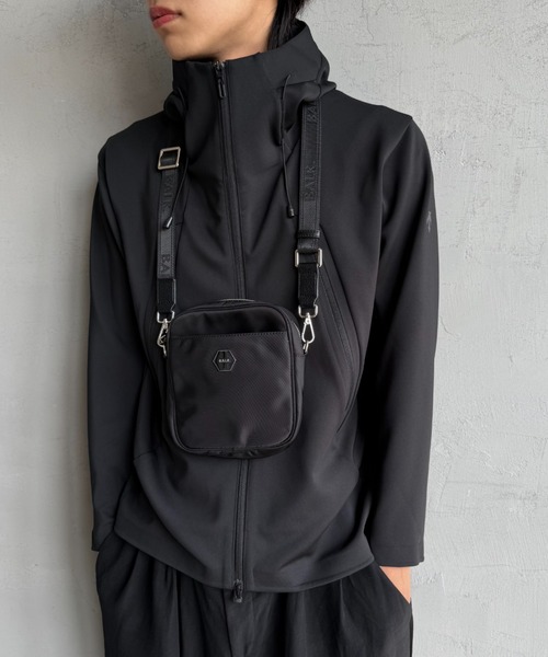 BALR.（ボーラー）の「[BALR./ボーラー] ヘキサゴンロゴ クラシックメッセンジャーバッグ（ショルダーバッグ・レディース・ブラック・F）」の9枚目の写真