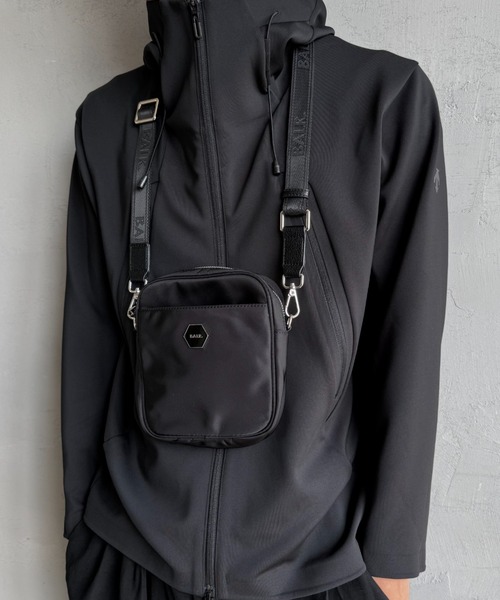 BALR.（ボーラー）の「[BALR./ボーラー] ヘキサゴンロゴ クラシックメッセンジャーバッグ（ショルダーバッグ・レディース・ブラック・F）」の11枚目の写真