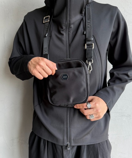 BALR.（ボーラー）の「[BALR./ボーラー] ヘキサゴンロゴ クラシックメッセンジャーバッグ（ショルダーバッグ・レディース・ブラック・F）」の12枚目の写真