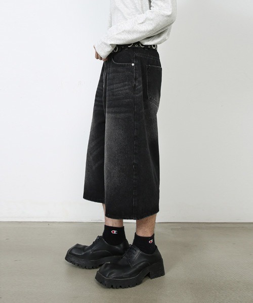 Ressaca(レサーカ)の「Dカン付きユーズド加工ワイドデニムハーフパンツ ヴィンテージライク(デニムパンツ・メンズ・インディゴブルー/ライトブルー/カモフラージュ/ブラック/ライトインディゴブルー/グレー系カモフラージュ/ブルー・M/XL/L)」の11枚目の写真