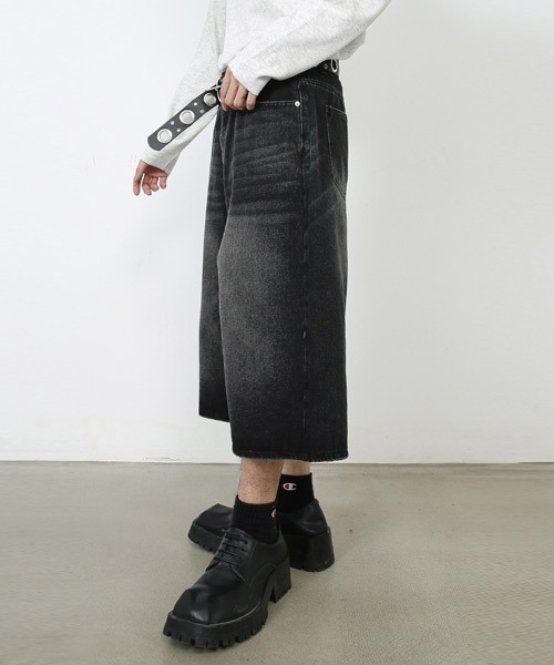 Ressaca(レサーカ)の「Dカン付きユーズド加工ワイドデニムハーフパンツ ヴィンテージライク(デニムパンツ・メンズ・インディゴブルー/ライトブルー/カモフラージュ/ブラック/ライトインディゴブルー/グレー系カモフラージュ/ブルー・M/XL/L)」の10枚目の写真