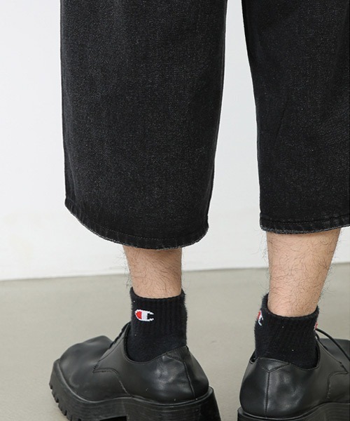 Ressaca(レサーカ)の「Dカン付きユーズド加工ワイドデニムハーフパンツ ヴィンテージライク(デニムパンツ・メンズ・インディゴブルー/ライトブルー/カモフラージュ/ブラック/ライトインディゴブルー/グレー系カモフラージュ/ブルー・M/XL/L)」の15枚目の写真