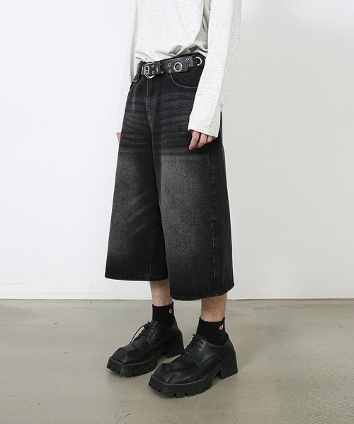 Ressaca(レサーカ)の「Dカン付きユーズド加工ワイドデニムハーフパンツ ヴィンテージライク(デニムパンツ・メンズ・インディゴブルー/ライトブルー/カモフラージュ/ブラック/ライトインディゴブルー/グレー系カモフラージュ/ブルー・M/XL/L)」の8枚目の写真