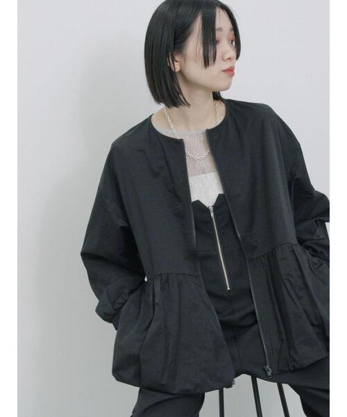 Samansa Mos2 blue（サマンサモスモスブルー）の「バルーンペプラムブルゾン（ブルゾン・レディース・ベージュ/ライトベージュ/ブラック・F）」の2枚目の写真