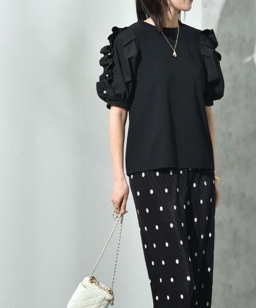 INTERPLANET（インタープラネット）の「【接触冷感・ＵＶ・吸水速乾】カットジョーゼット袖フリルパール付きプルオーバー（Tシャツ/カットソー・レディース・ブラック/オフホワイト・FREE）」の12枚目の写真