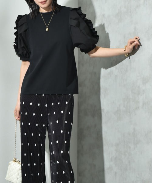 INTERPLANET（インタープラネット）の「【接触冷感・ＵＶ・吸水速乾】カットジョーゼット袖フリルパール付きプルオーバー（Tシャツ/カットソー・レディース・ブラック/オフホワイト・FREE）」の13枚目の写真