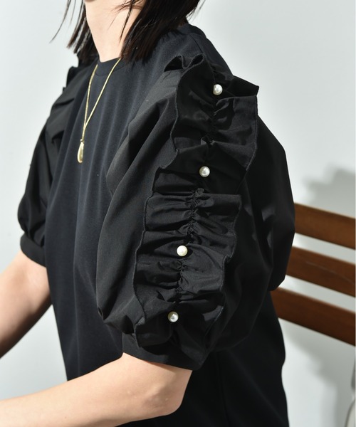 INTERPLANET（インタープラネット）の「【接触冷感・ＵＶ・吸水速乾】カットジョーゼット袖フリルパール付きプルオーバー（Tシャツ/カットソー・レディース・ブラック/オフホワイト・FREE）」の15枚目の写真