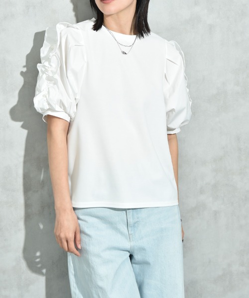 INTERPLANET（インタープラネット）の「【接触冷感・ＵＶ・吸水速乾】カットジョーゼット袖フリルパール付きプルオーバー（Tシャツ/カットソー・レディース・ブラック/オフホワイト・FREE）」の21枚目の写真